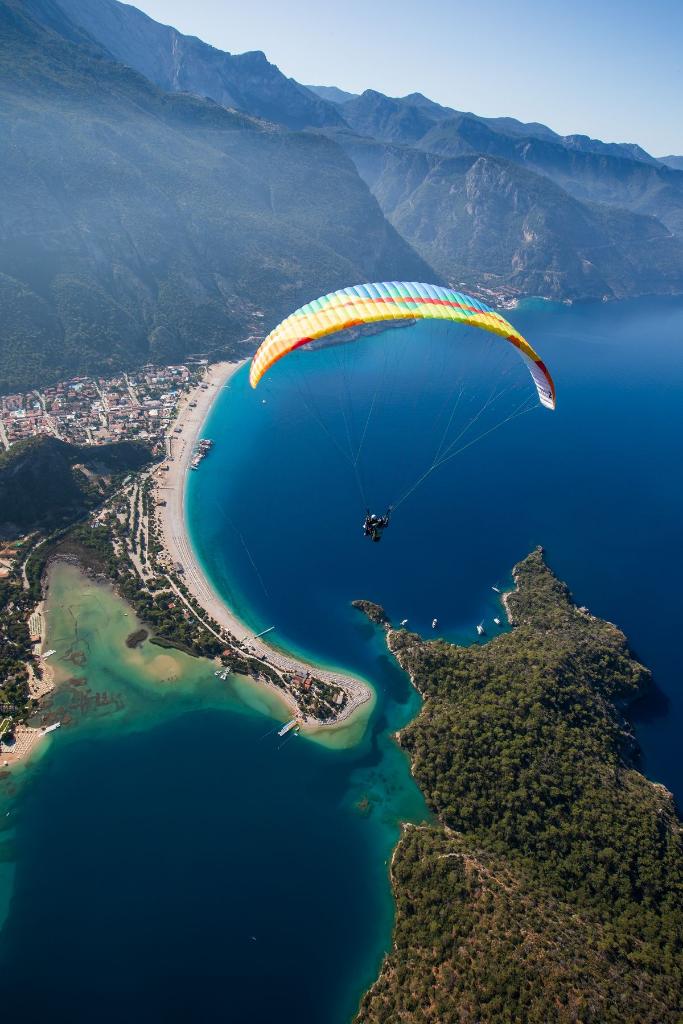 PARAGLIDING BETWEEN SEA & MOUNTAINS